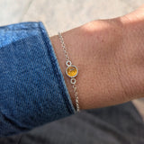 Braçalet amulet amb un citrí la gemma del mes de novembre